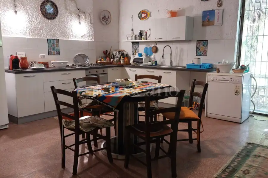 Casa Indipendente in vendita di 205 mq a €65.000 (rif. 12/2026)
