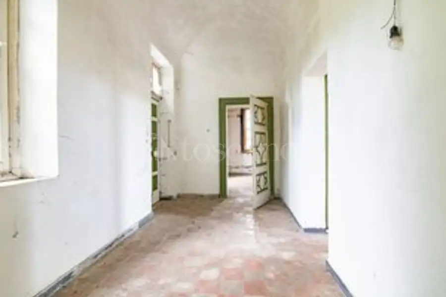 Casale in vendita di 400 mq a €180.000 (rif. 11/2026)