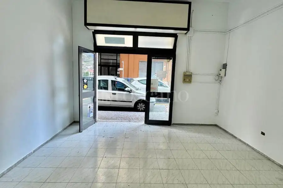 Negozio in affitto di 60 mq a €500 (rif. 124/2026)