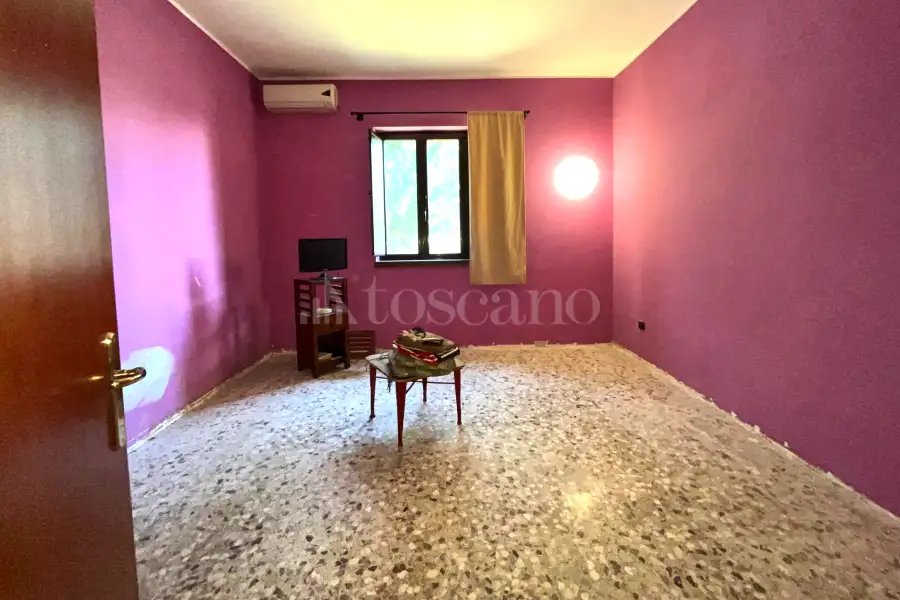 Villa Plurifamiliare in vendita di 250 mq a €110.000 (rif. 14/2026)
