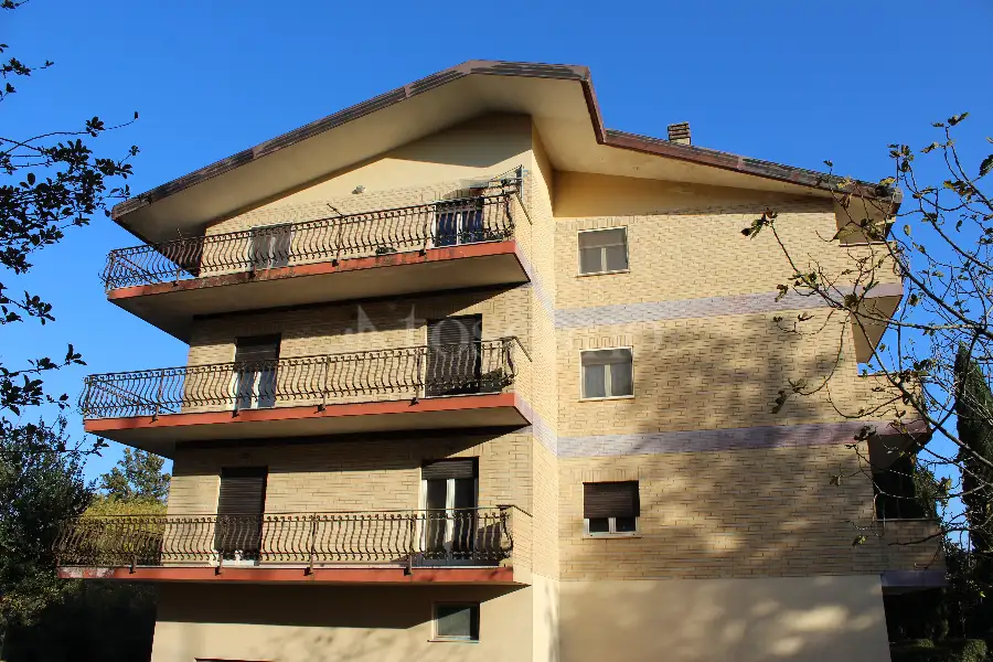 Palazzo in vendita di 800 mq a €390.000 (rif. 20/2024)