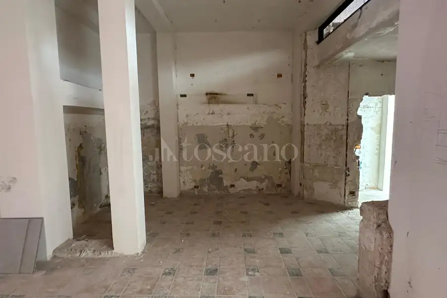 Negozio in vendita di 225 mq a €350.000 (rif. 51/2026)