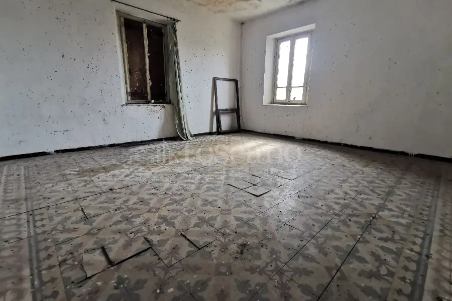 Casa Indipendente in vendita di 160 mq a €25.000 (rif. 3/2026)