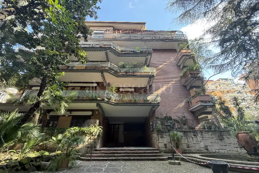 Attico in vendita di 250 mq a €990.000 (rif. 6/2026)