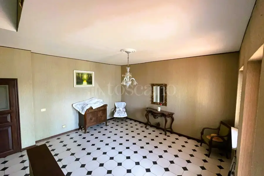 Villa in vendita di 305 mq a €650.000 (rif. 12/2025)
