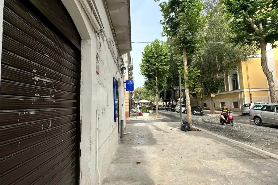 Negozio in affitto di 55 mq a €450 (rif. 37/2024)