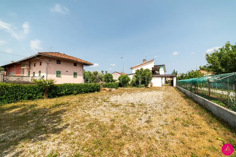 Casa in vendita di 370 mq a €135.000 (rif. 90/2025)