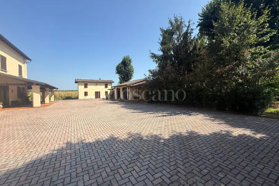 Casa Indipendente in vendita di 600 mq a €1.359.000 (rif. 49/2026)
