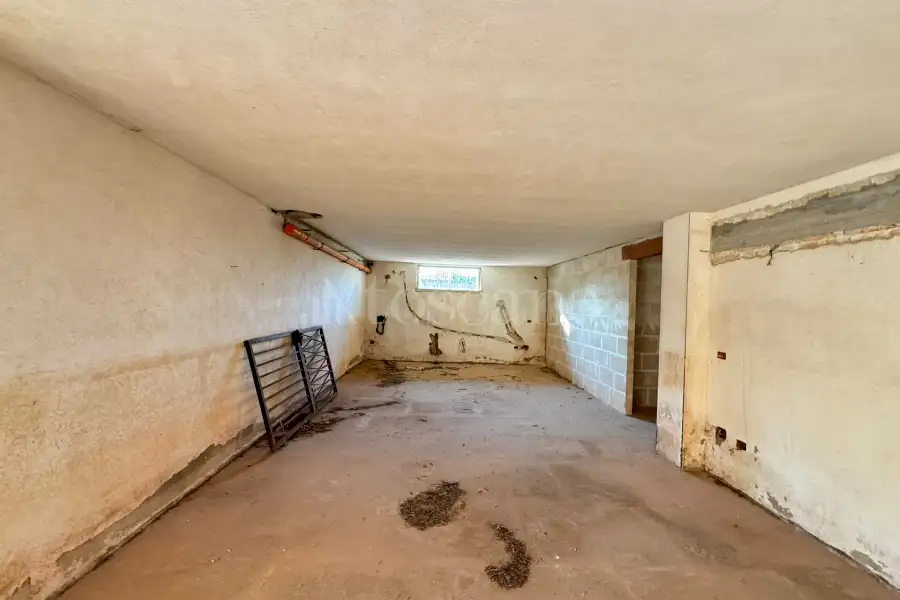 Villa in vendita di 1.200 mq a €800.000 (rif. 31/2026)