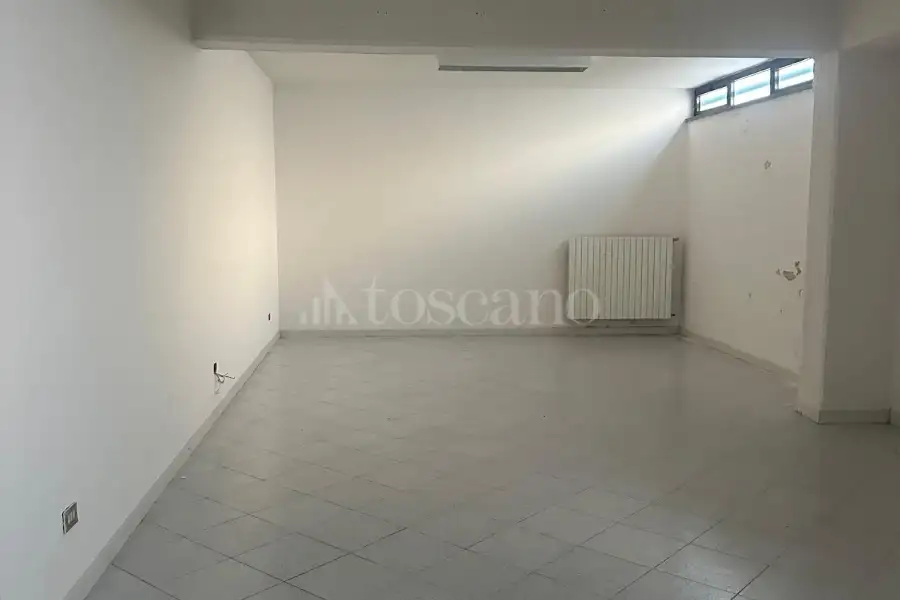 Negozio in affitto di 120 mq a €700 (rif. 109/2025)