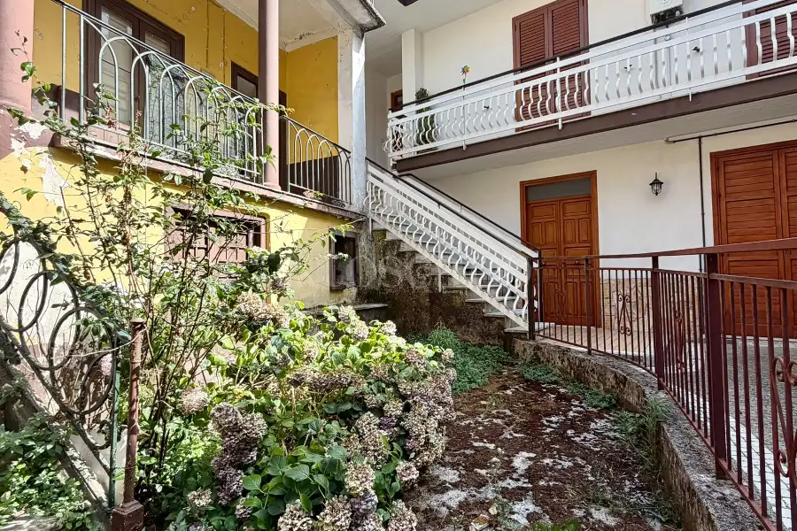 Casa Indipendente in vendita di 246 mq a €70.000 (rif. 152/2026)