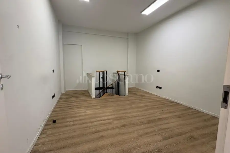 Negozio in affitto di 62 mq a €900 (rif. 21/2026)