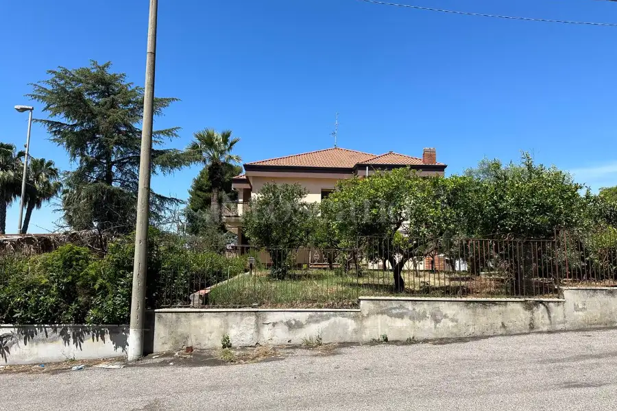 Villa in vendita di 575 mq a €878.000 (rif. 89/2025)