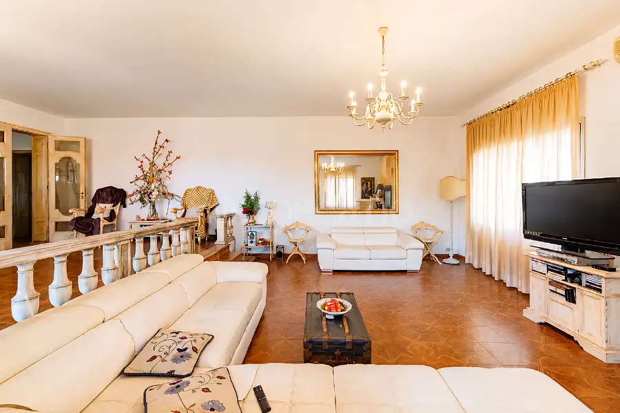 Villa in vendita di 364 mq a €599.000 (rif. 10/2026)