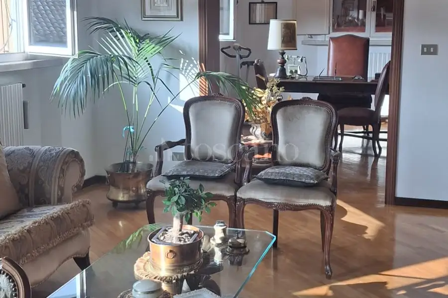 Casa in affitto di 150 mq a €2.500 (rif. 25/2026)