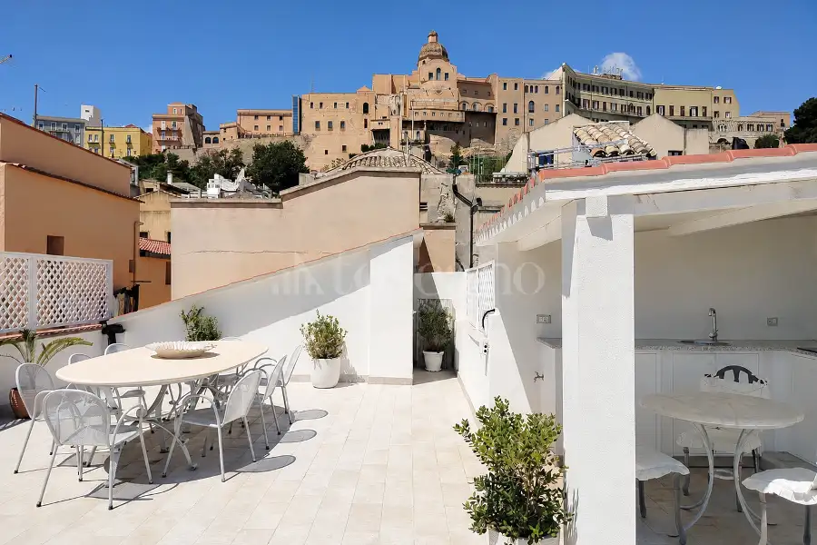 Palazzo in vendita di 210 mq a €950.000 (rif. 36/2026)