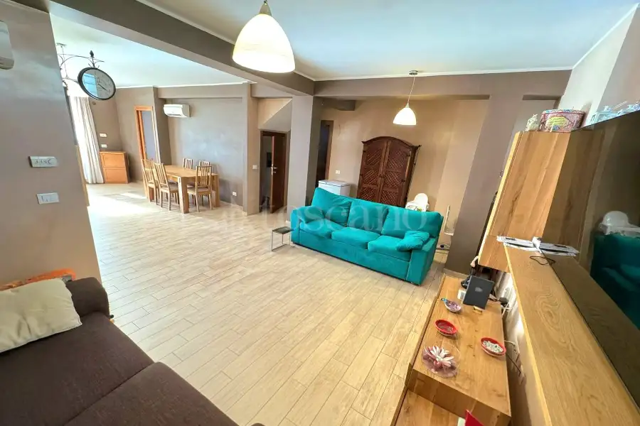 Villa Bifamiliare in vendita di 200 mq a €610.000 (rif. 4/2026)