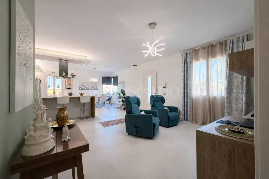 Villa in vendita di 240 mq a €595.000 (rif. 7/2026)