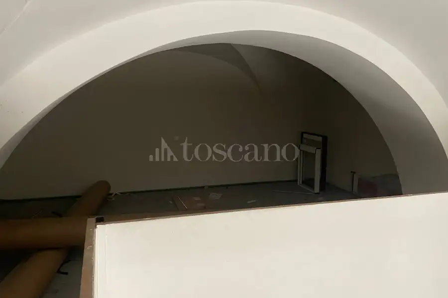 Negozio in affitto di 32 mq a €350 (rif. 85/2026)