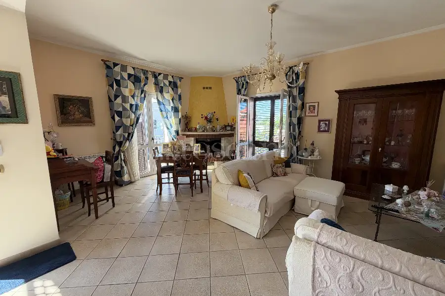 Villa Plurifamiliare in vendita di 400 mq a €399.000 (rif. 137/2026)