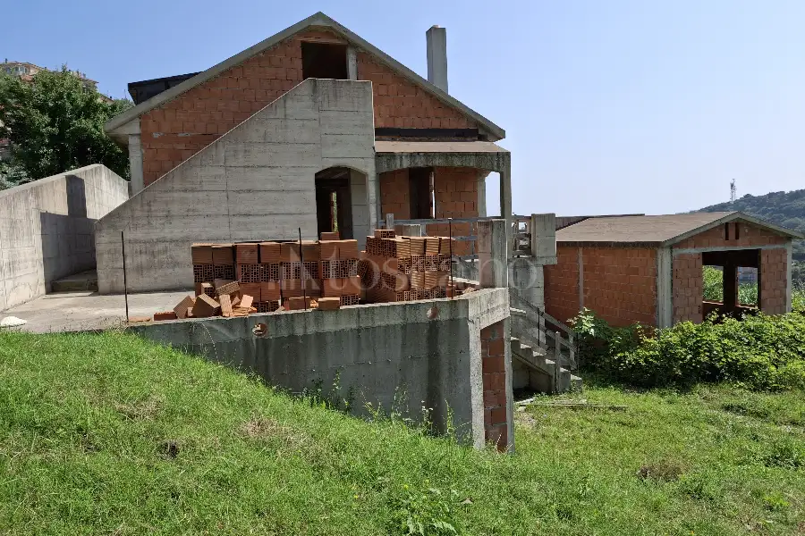 Casale in vendita di 400 mq a €500.000 (rif. 2/2025)