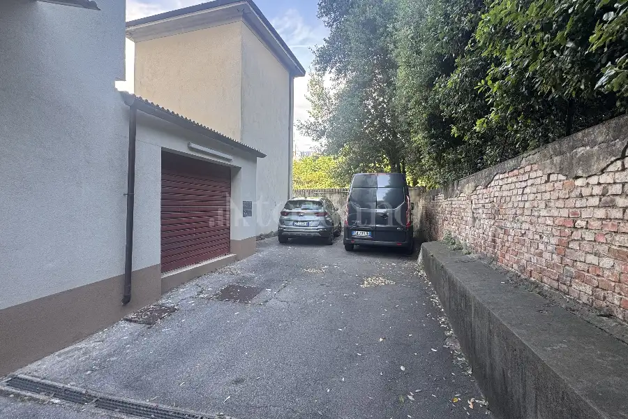 Laboratorio in vendita di 227 mq a €245.000 (rif. 29/2026)