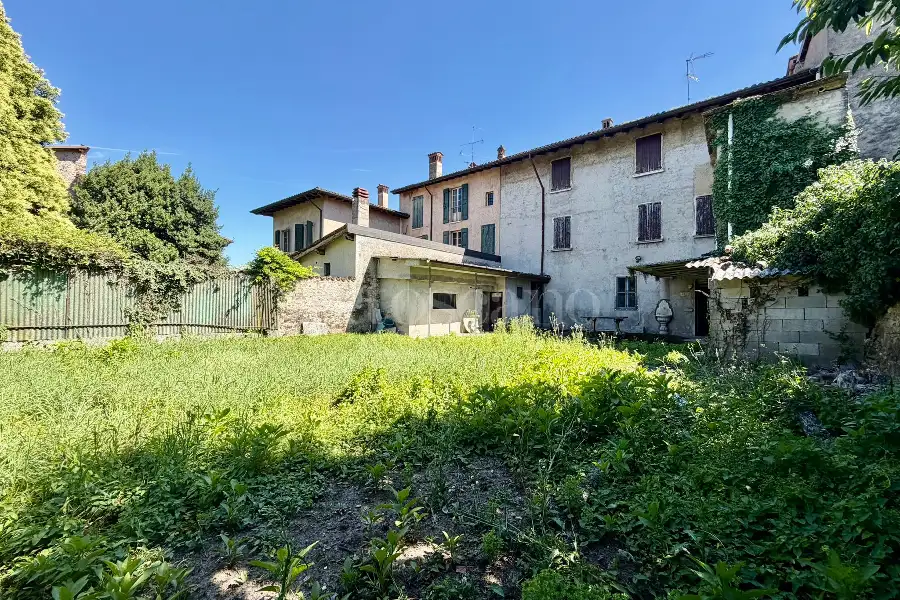 Casa Indipendente in vendita di 400 mq a €315.000 (rif. 41/2026)