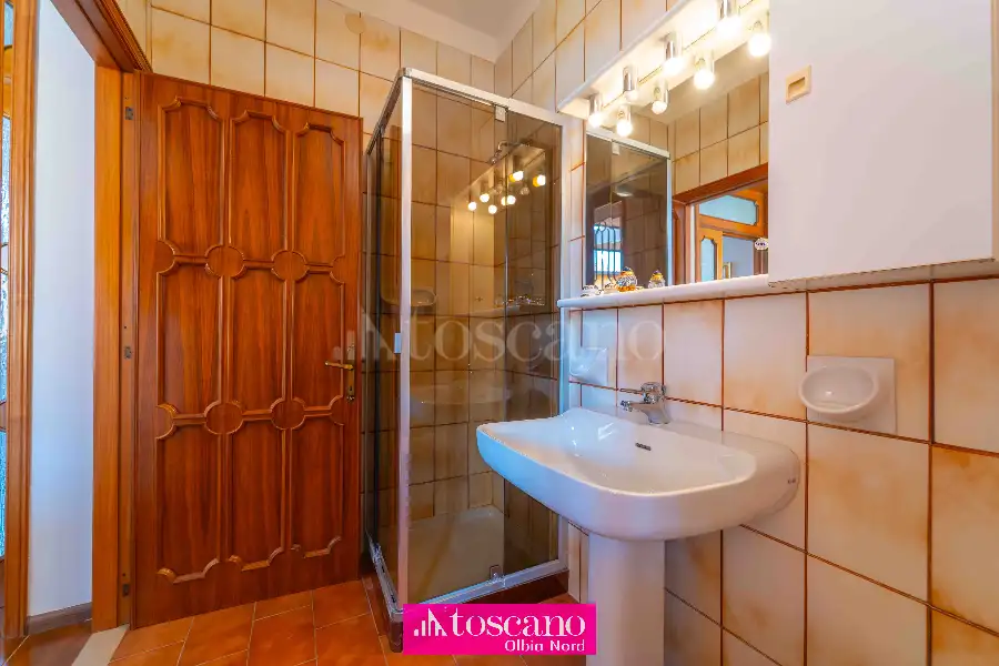 Casa Indipendente in vendita di 400 mq a €300.000 (rif. 72/2025)