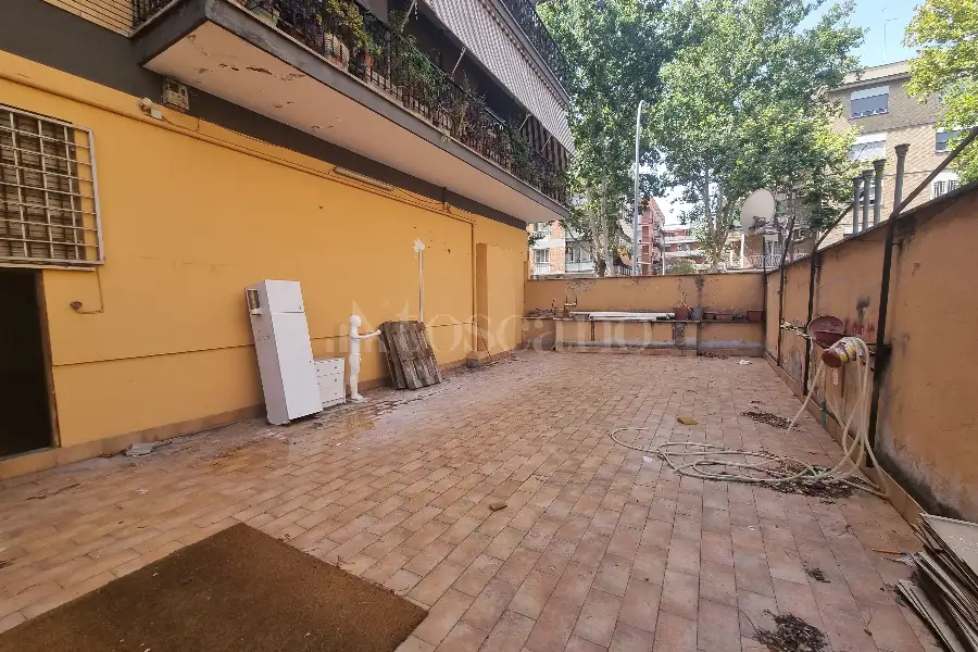 Negozio in affitto di 104 mq a €1.600 (rif. 27/2026)