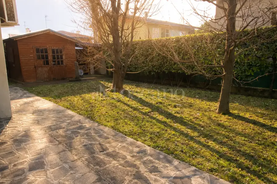 Casa Indipendente in vendita di 210 mq a €248.000 (rif. 9/2026)