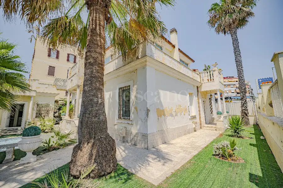 Villa in vendita di 210 mq a €980.000 (rif. 50/2026)