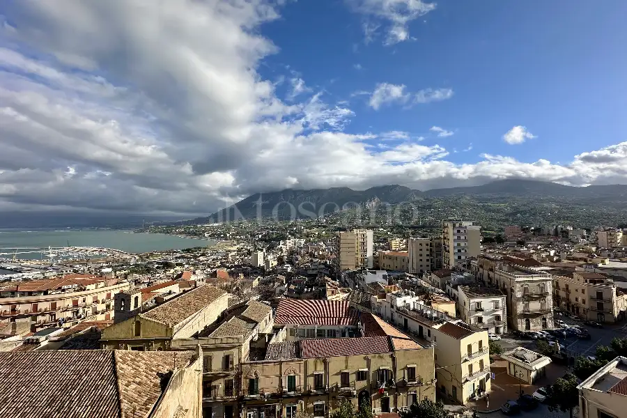 Attico in vendita di 175 mq a €255.000 (rif. 16/2026)