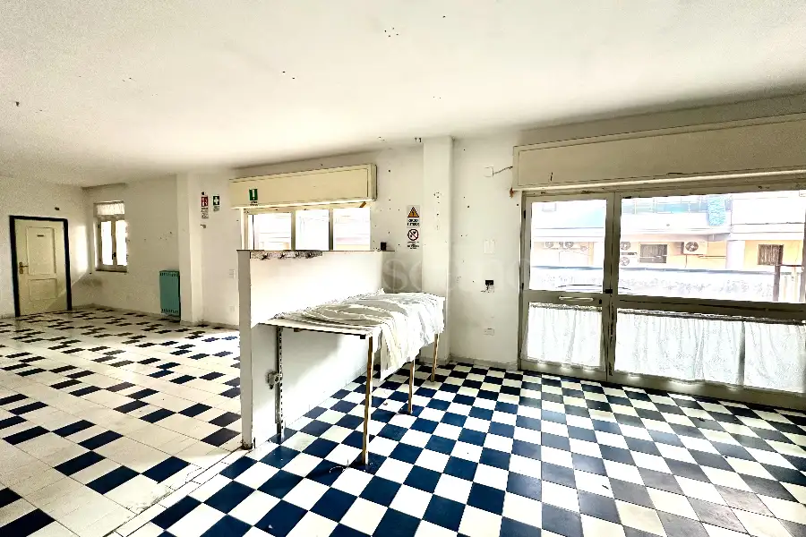 Negozio in affitto di 70 mq a €500 (rif. 14/2026)