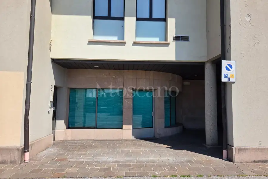 Negozio in vendita di 240 mq a €155.000 (rif. 14/2025)