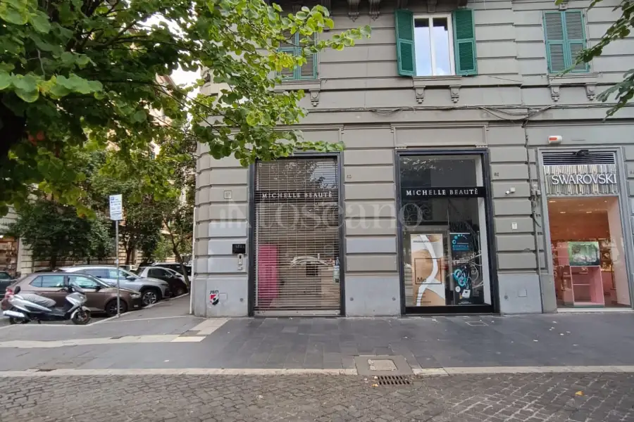Negozio in affitto di 247 mq a €16.000 (rif. 15/2025)
