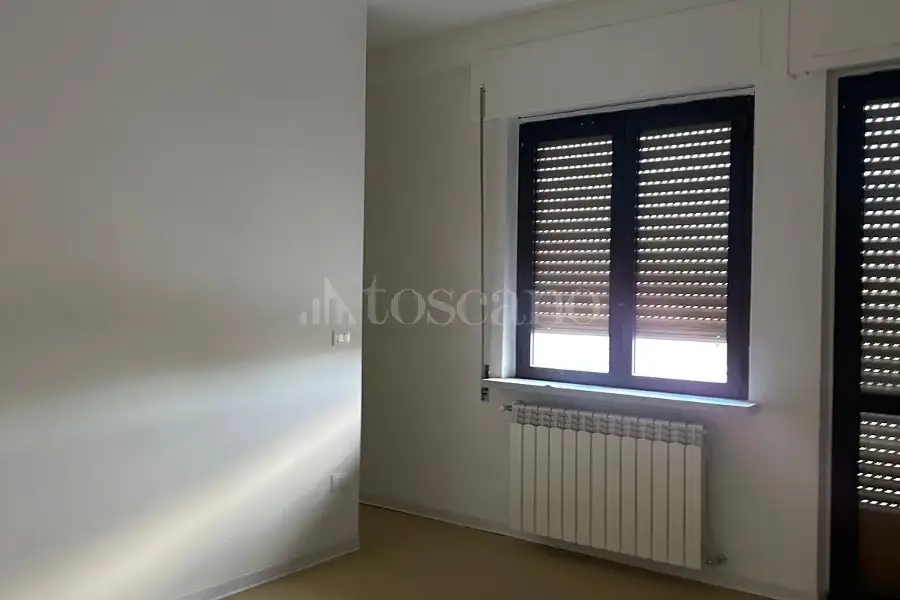 Ufficio in affitto di 300 mq a €3.000 (rif. 83/2026)