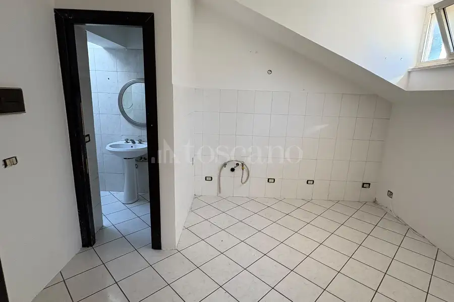 Stabile Uso Ufficio in vendita di 310 mq a €350.000 (rif. 80/2026)