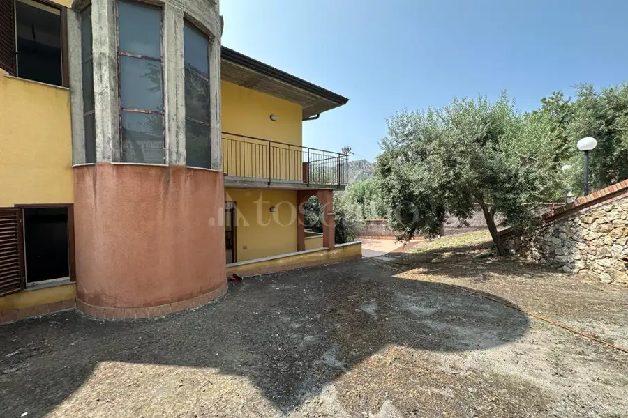 Villino a Schiera in vendita di 182 mq a €210.000 (rif. 31/2023)