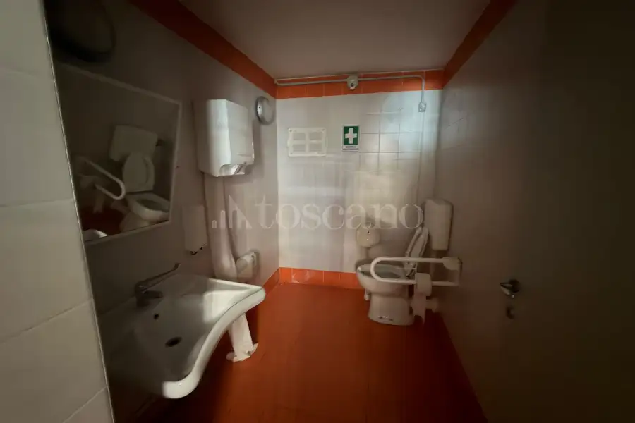 Negozio in affitto di 210 mq a €7.000 (rif. 13/2026)