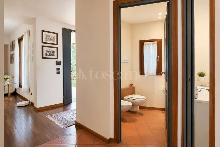 Villa in vendita di 300 mq a €1.600.000 (rif. 12/2026)