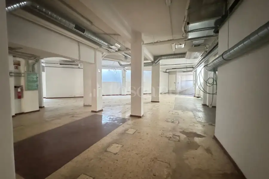 Negozio in affitto di 380 mq a €5.800 (rif. 13/2025)