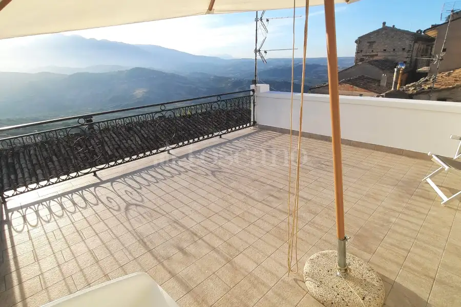 Palazzo in vendita di 200 mq a €165.000 (rif. 5/2026)