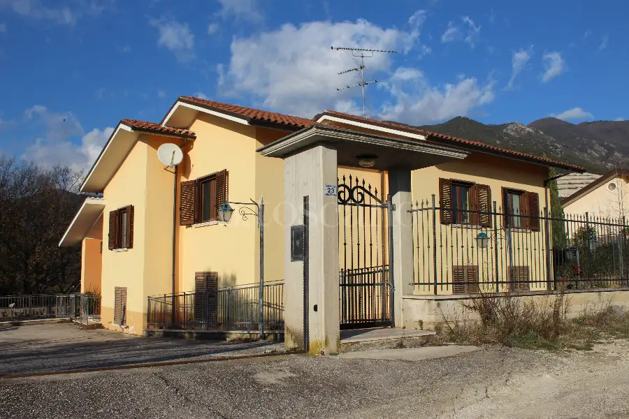 Villa in vendita di 270 mq a €255.000 (rif. 4/2026)