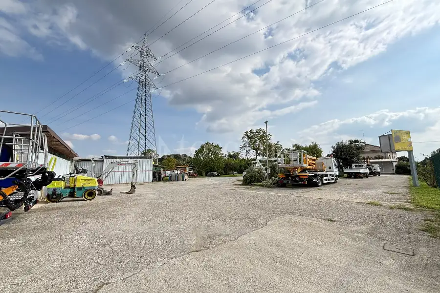 Edificabile Commerciale in vendita di 5.000 mq a €250.000 (rif. 52/2026)