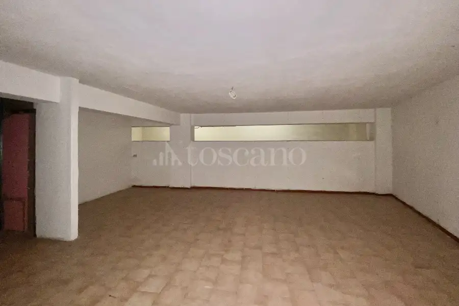 Posto Moto in vendita di 110 mq a €68.000 (rif. 4/2026)