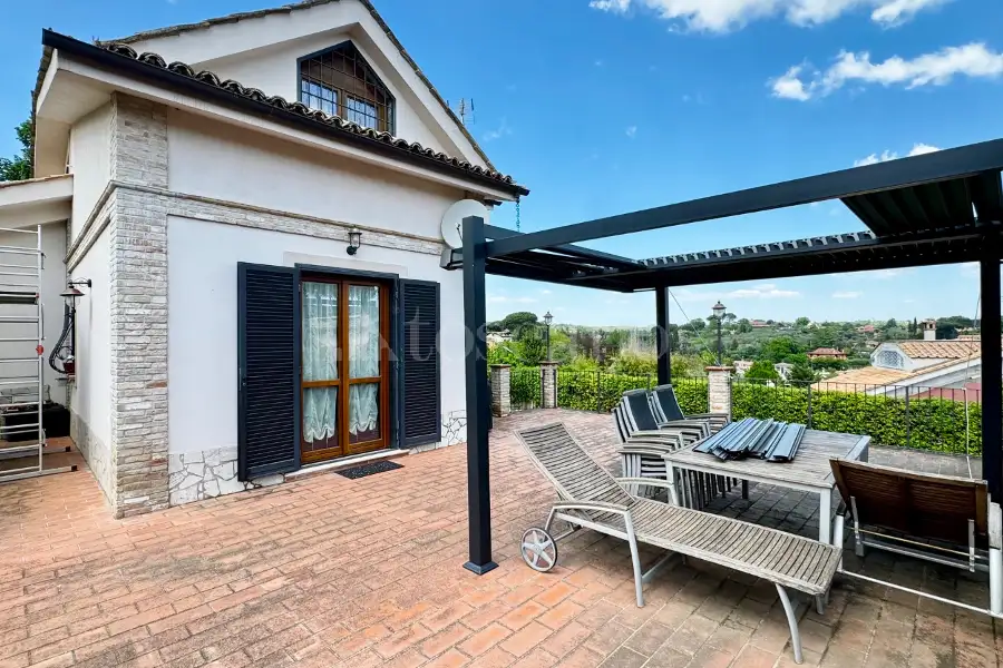 Villa in vendita di 356 mq a €779.000 (rif. 12/2026)