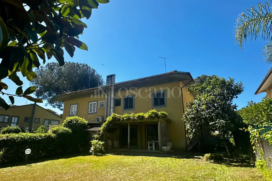 Villa Bifamiliare in vendita di 260 mq a €730.000 (rif. 24/2026)