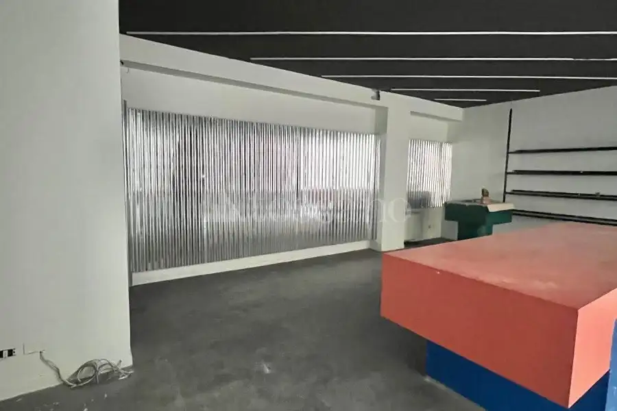 Negozio in affitto di 60 mq a €700 (rif. 162/2026)