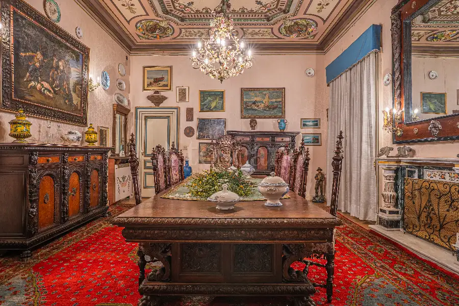 Villa in vendita di 1.200 mq a €4.250.000 (rif. 61/2026)