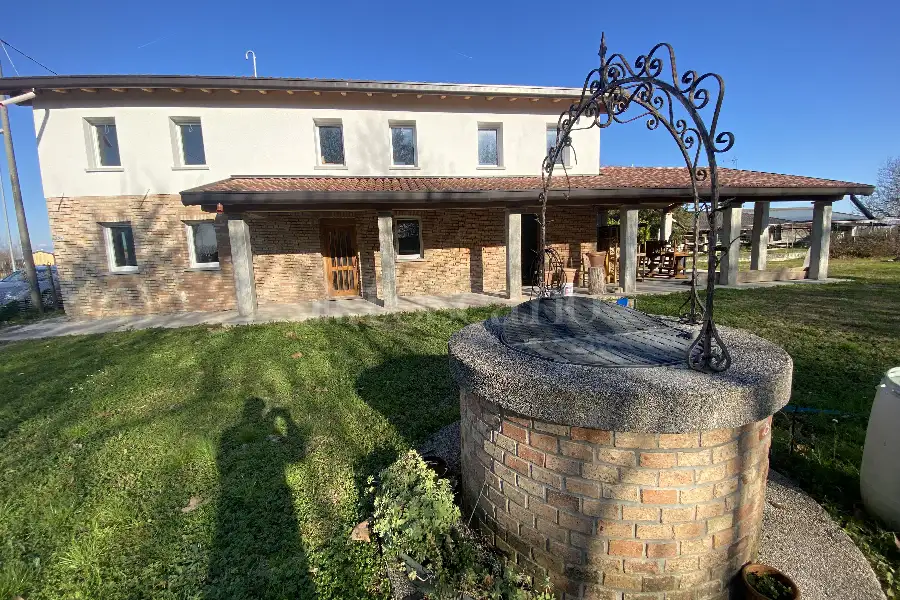 Casa Indipendente in vendita di 196 mq a €235.000 (rif. 2/2026)